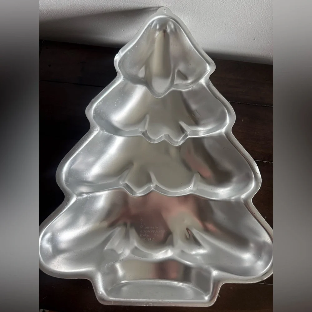 Vintage Wilton 1986 Santa Claus tree Cake Pan – Stock 2105-9410